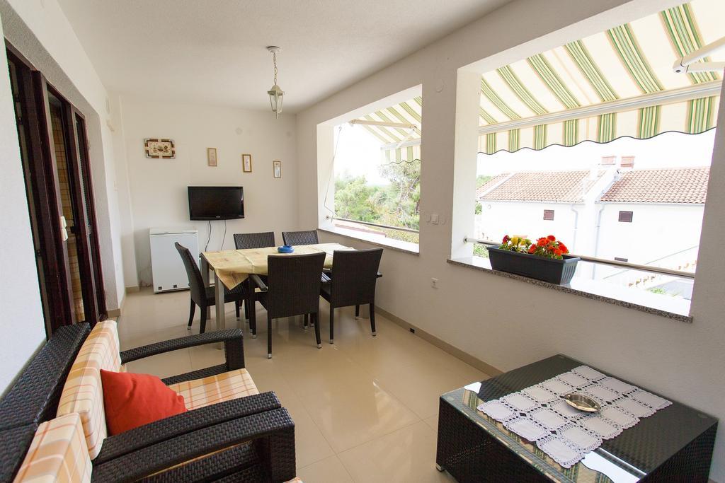 Apartman Kondic Omišalj Kamer foto