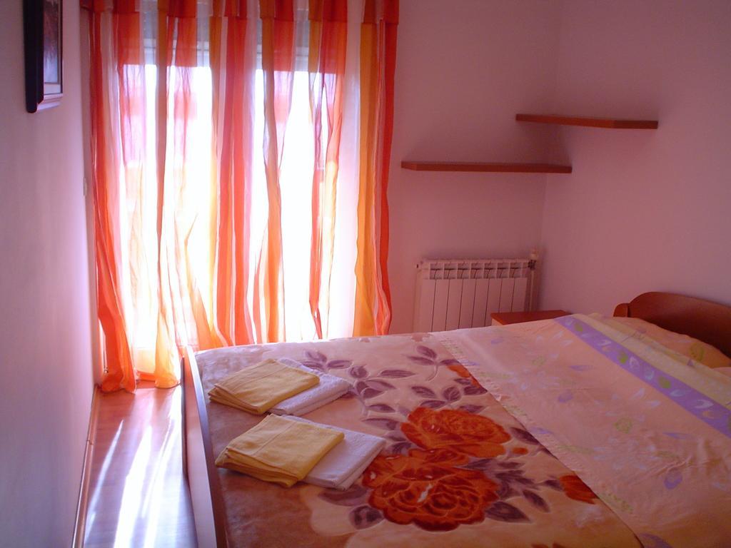 Apartman Kondic Omišalj Kamer foto